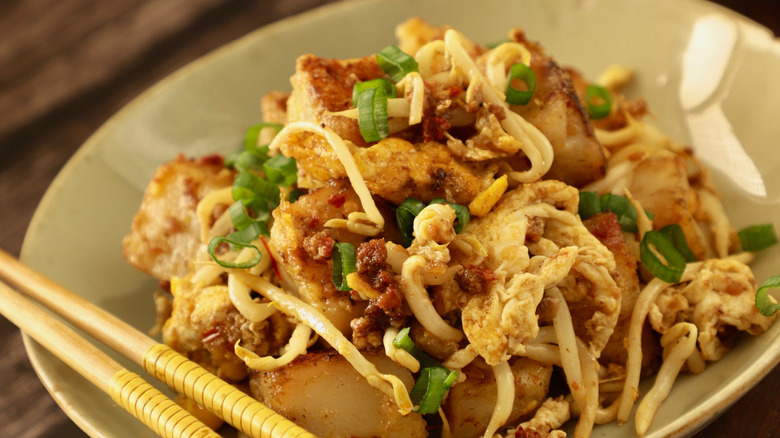 Plate of white chai tow kway