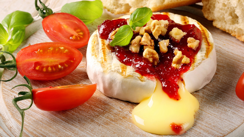 Grilled brie with jam