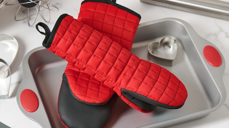 silicone and cotton oven mitts