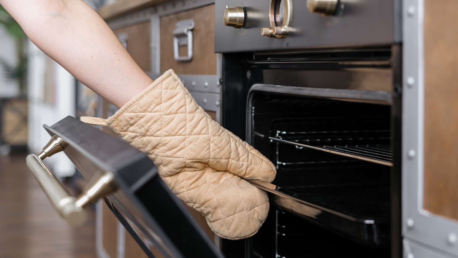 Best Oven Mitts of 2023: Safeguard Your Hands While Cooking with