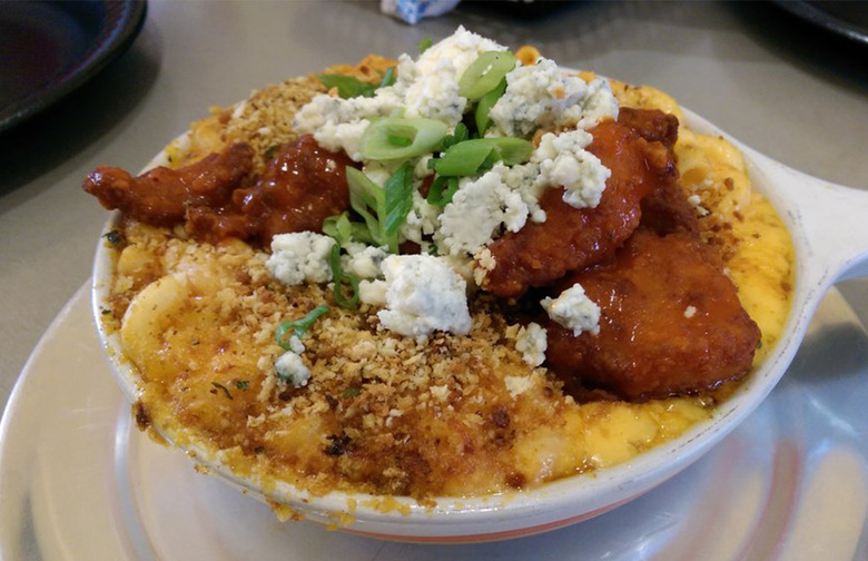 Elbows Mac n' Cheese, Cerritos, Calif.: Wingin' It