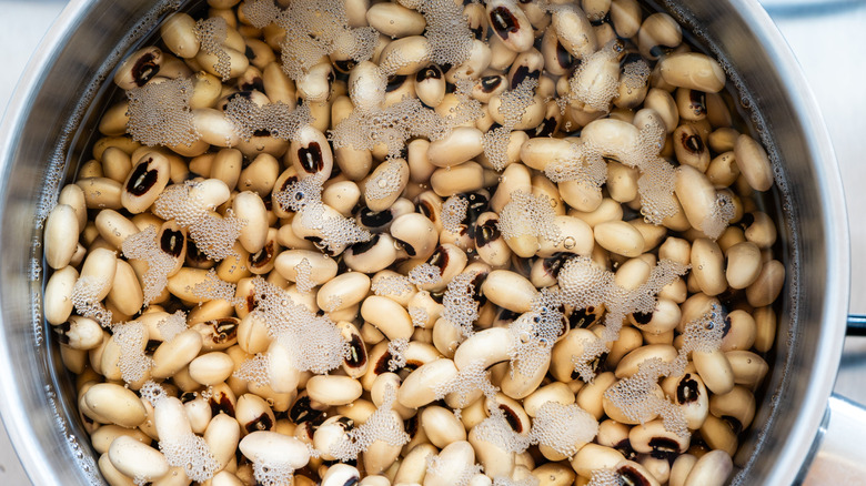 Black eyed peas soaking in water