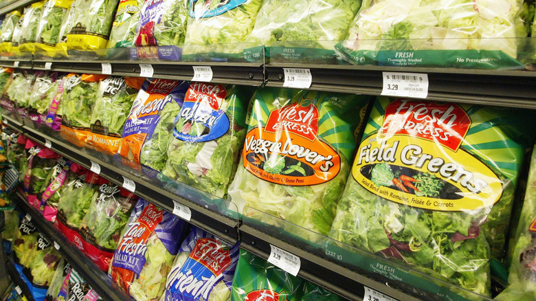 plastic salad bags in store