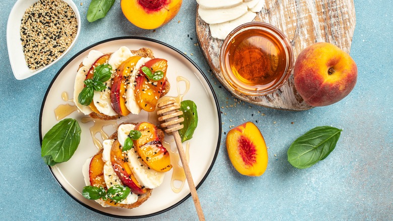 Cheese and peach bruchetta with honey