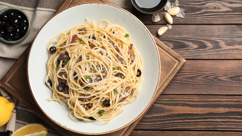 Spaghetti with anchovies and olives