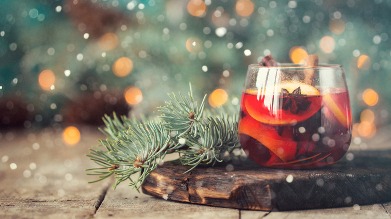 Mulled cider with tree needles