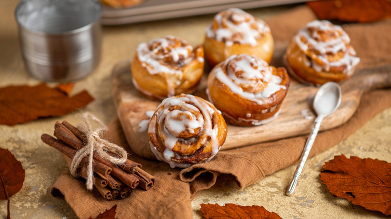 Cinnamon rolls and cinnamon on a table