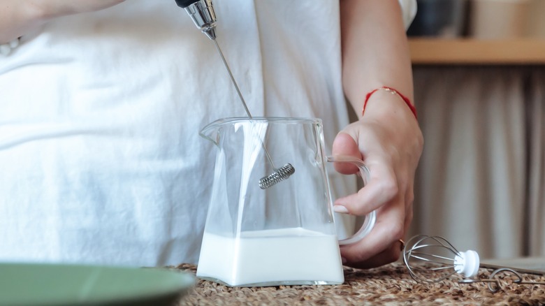 handheld milk frother and milk