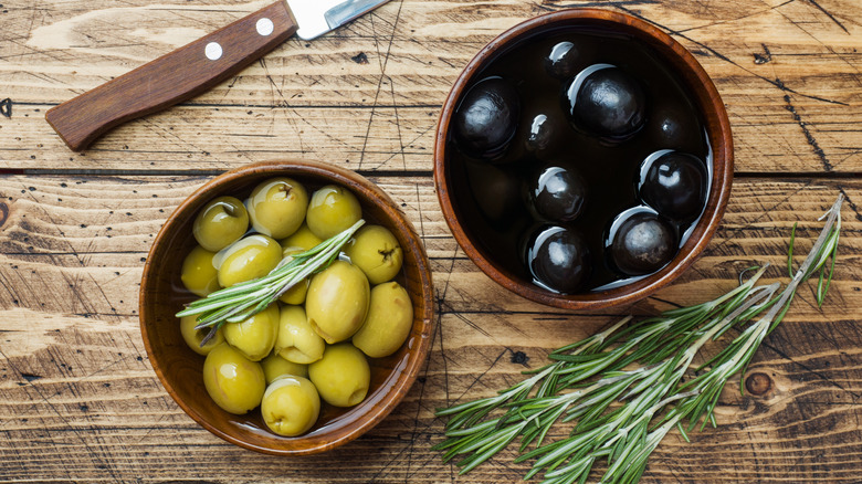 Black and green olives in bowls