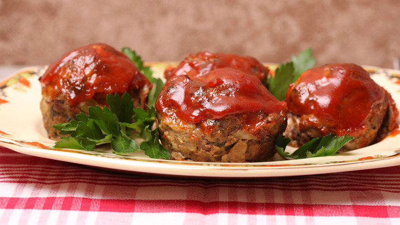 Meatloaf muffins on plate