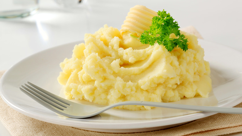 Mashed potatoes on plate