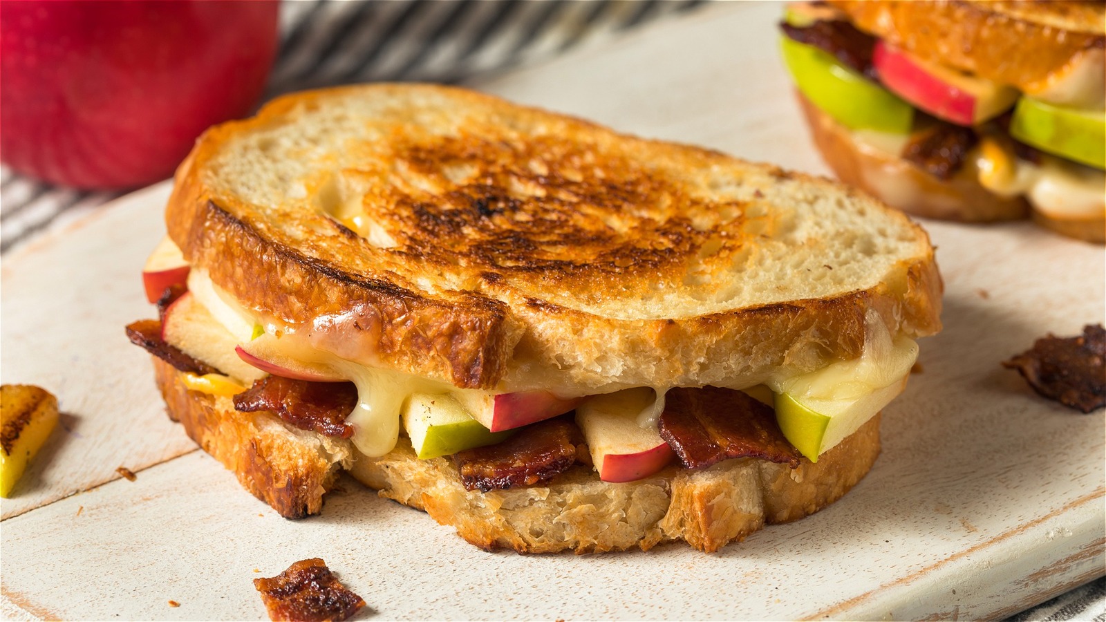 You're Missing Out If You Haven't Tried An Apple And Cheddar Sandwich