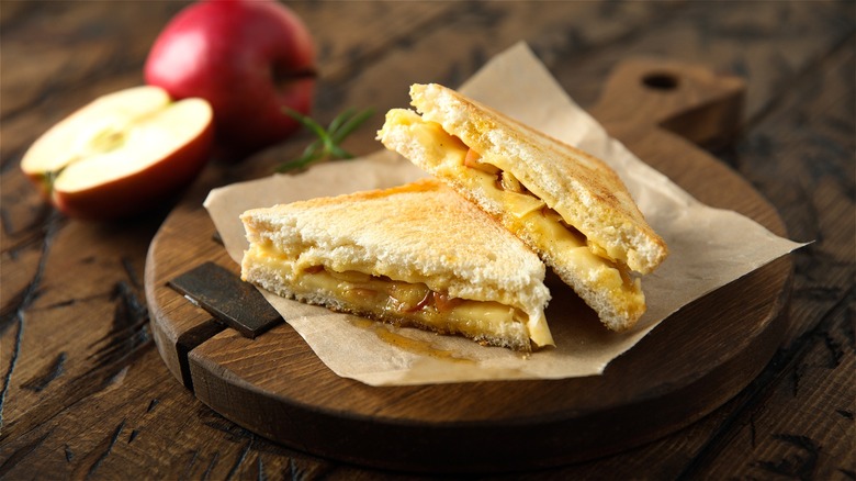 Grilled apple and cheese sandwich