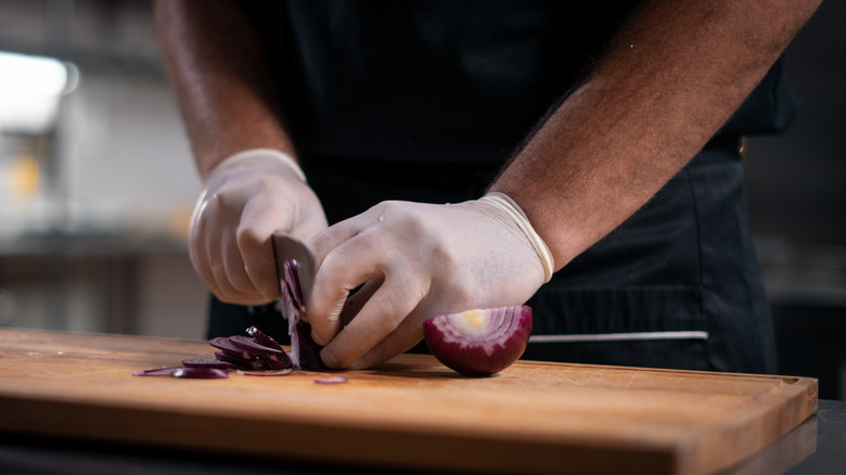 Holding food with the claw