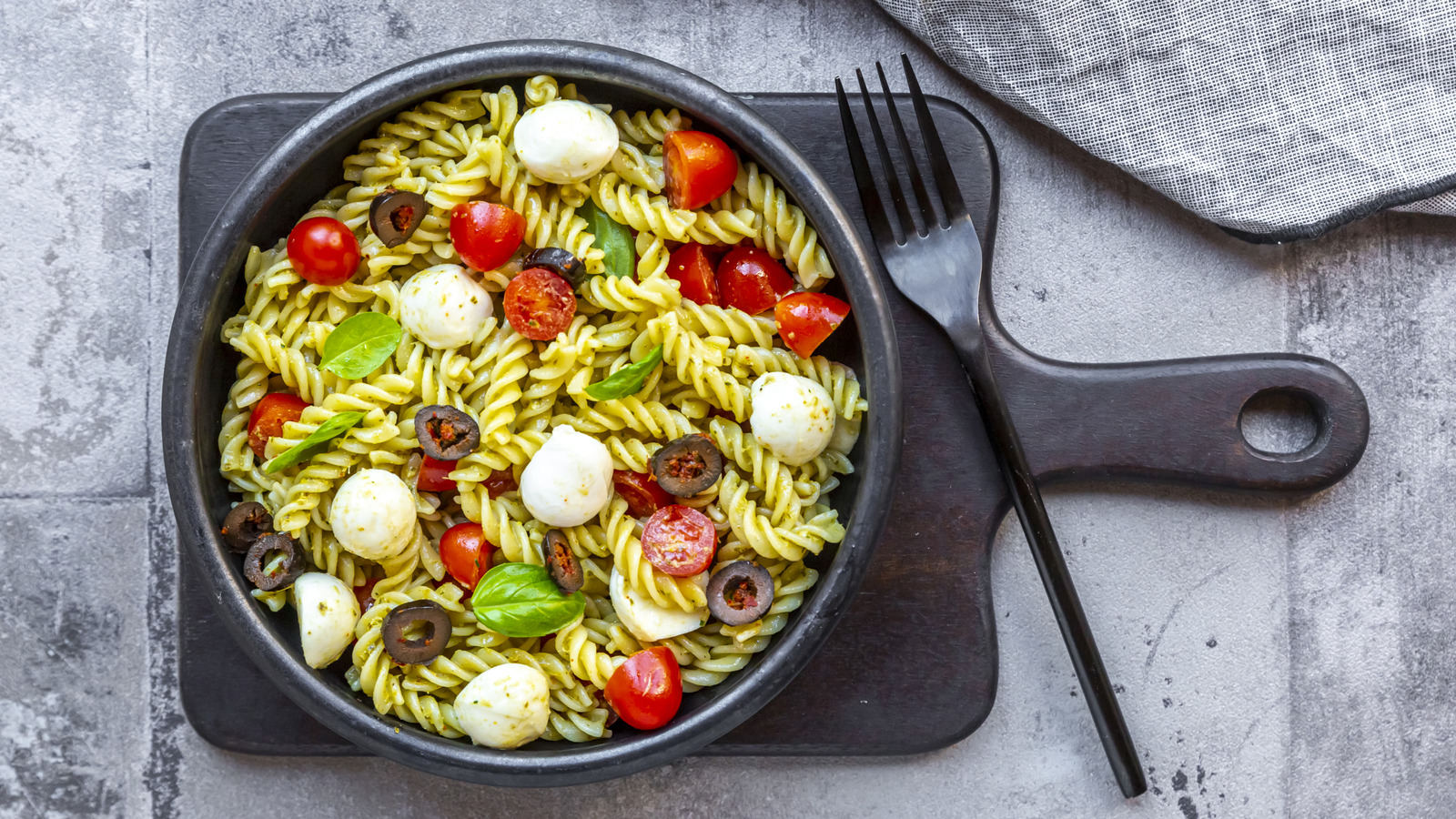 You've Been Adding Wine To Your Pasta Salad All Wrong