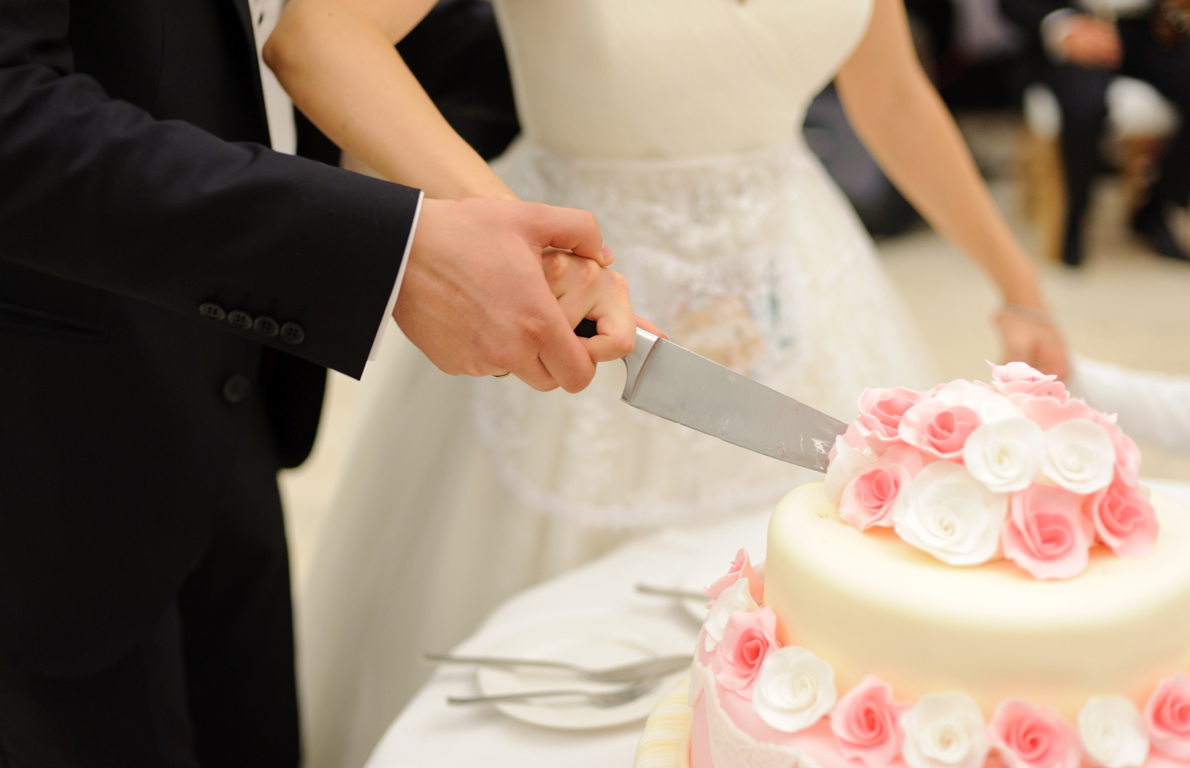 Cement Icing from 15 Worst Wedding Cake Disasters - The Daily Meal