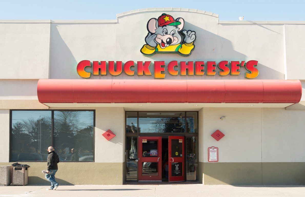 Chuck E. Cheese Didn't Appear in the Logo Until 1980 from 20 Things You ...