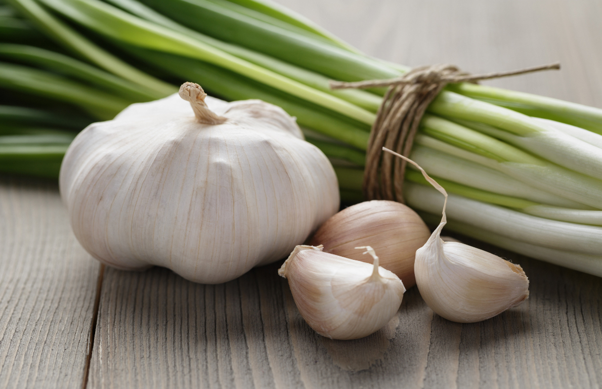 garlic-from-if-you-have-acid-reflux-don-t-eat-or-drink-these-20-things