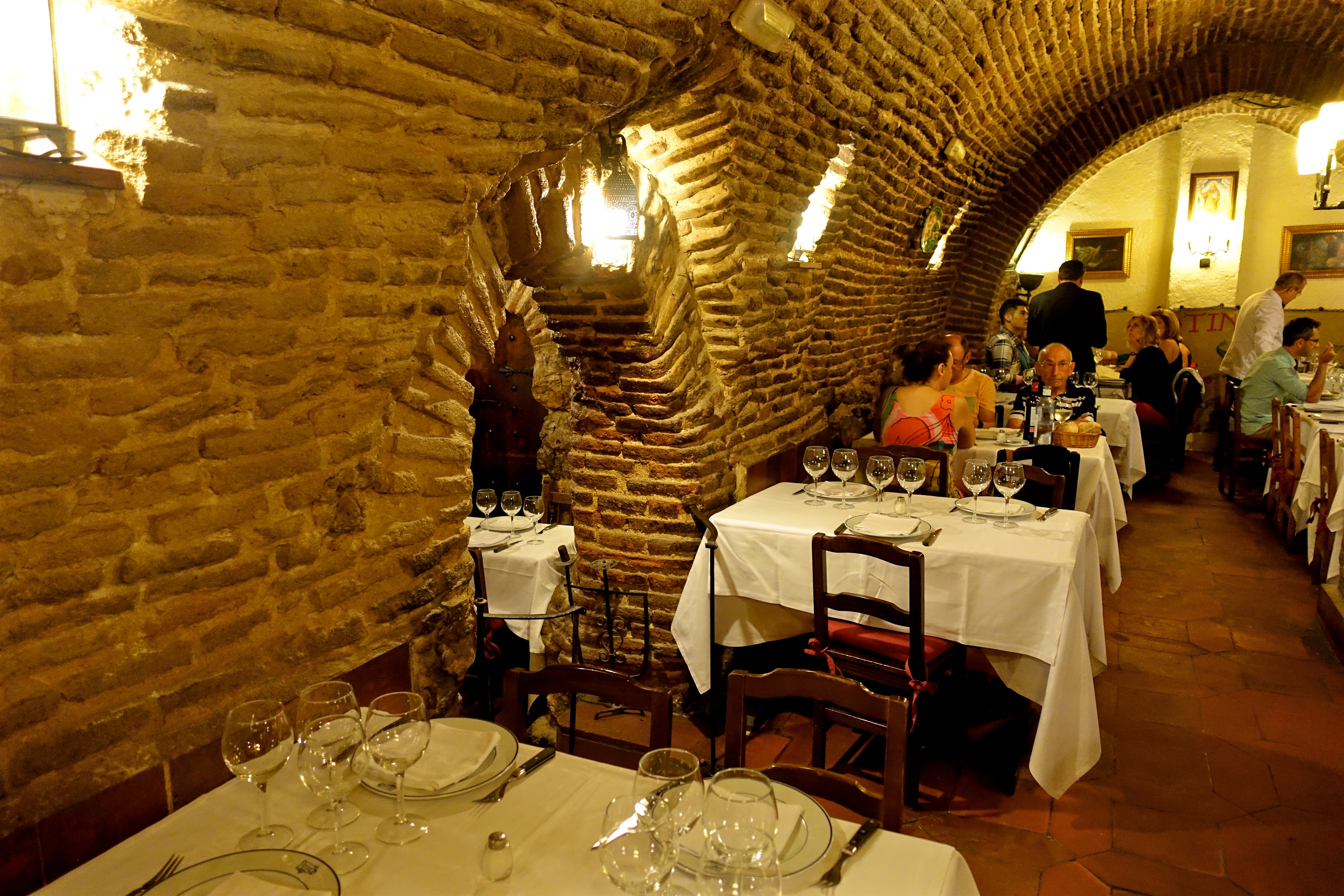 Dine At The World s Oldest Restaurant In Madrid 