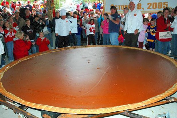 9-largest-pumpkin-pie-from-19-record-breaking-food-feats-extreme