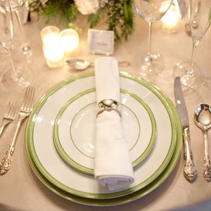 Set the Perfect Holiday Table